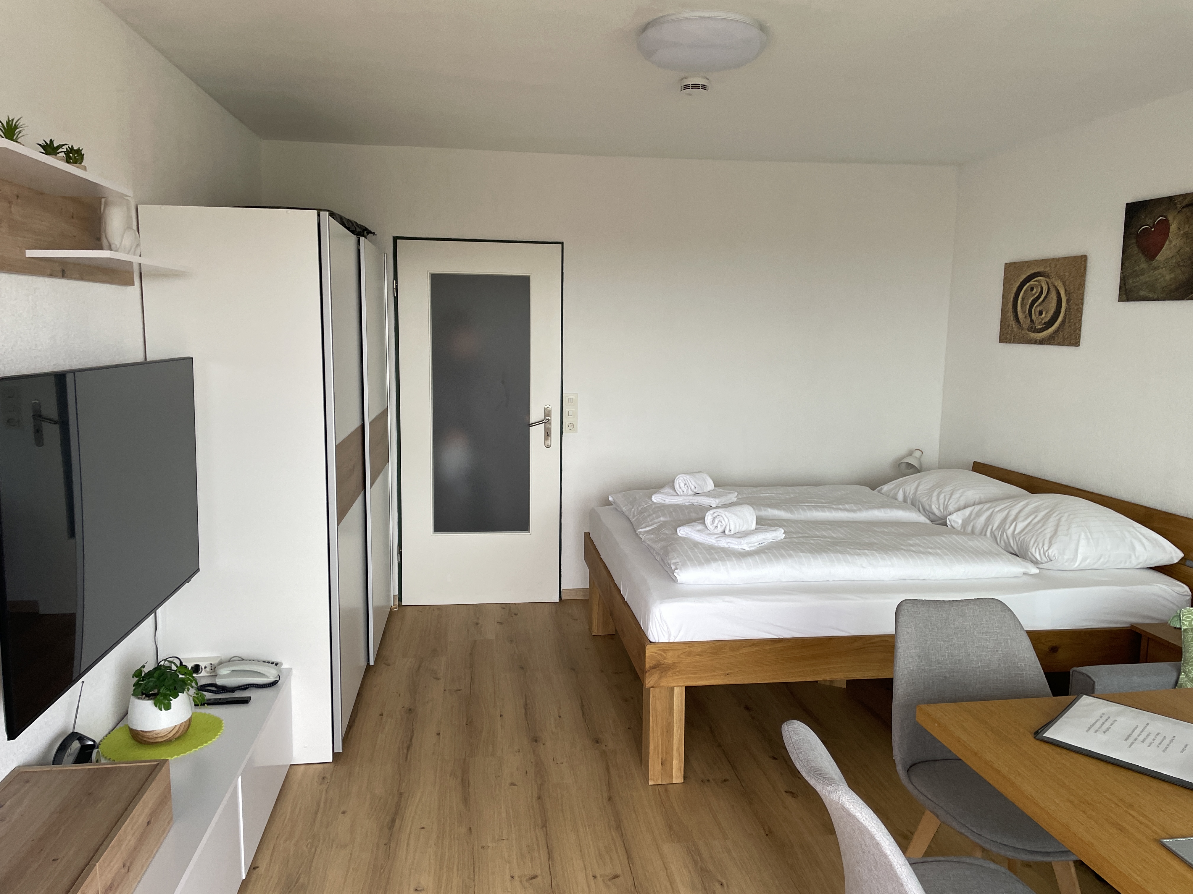 Luxurious Oak Bed with Comfortable 60cm Height & Premium Mattress (160x200cm)